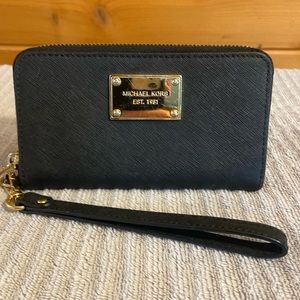 Michael kors wallet black, great condition